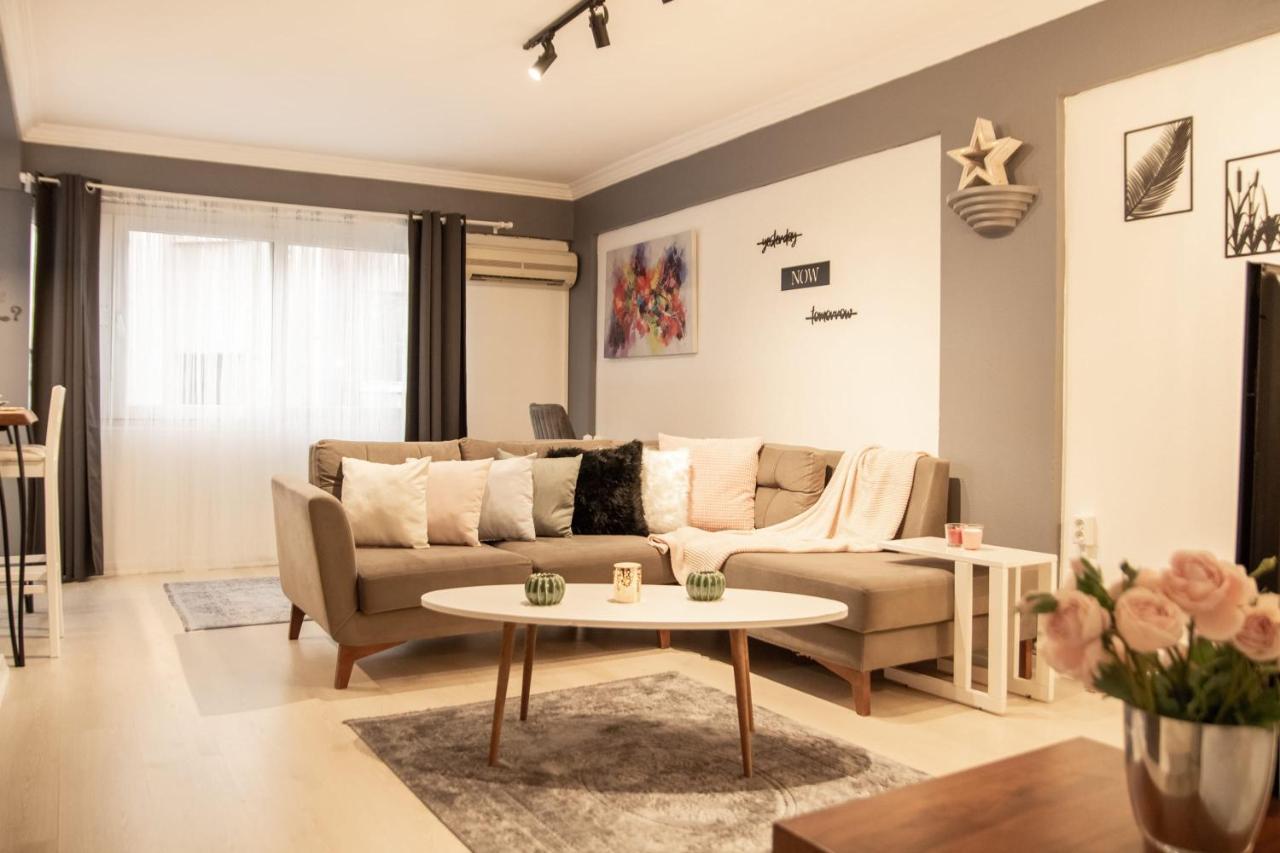 איזמיר Amazing Flat Near The Coast With A Delightful Shared Terrace Close To Public Transportation In Karsiyaka מראה חיצוני תמונה