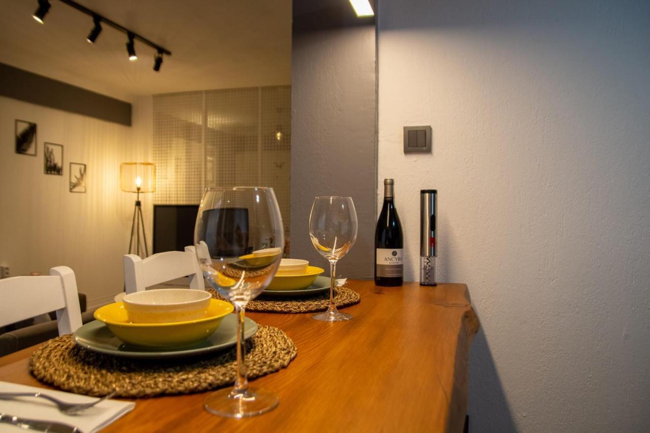 איזמיר Amazing Flat Near The Coast With A Delightful Shared Terrace Close To Public Transportation In Karsiyaka מראה חיצוני תמונה