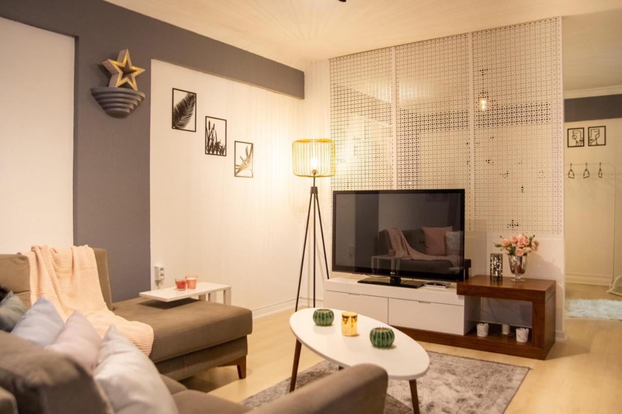 איזמיר Amazing Flat Near The Coast With A Delightful Shared Terrace Close To Public Transportation In Karsiyaka מראה חיצוני תמונה