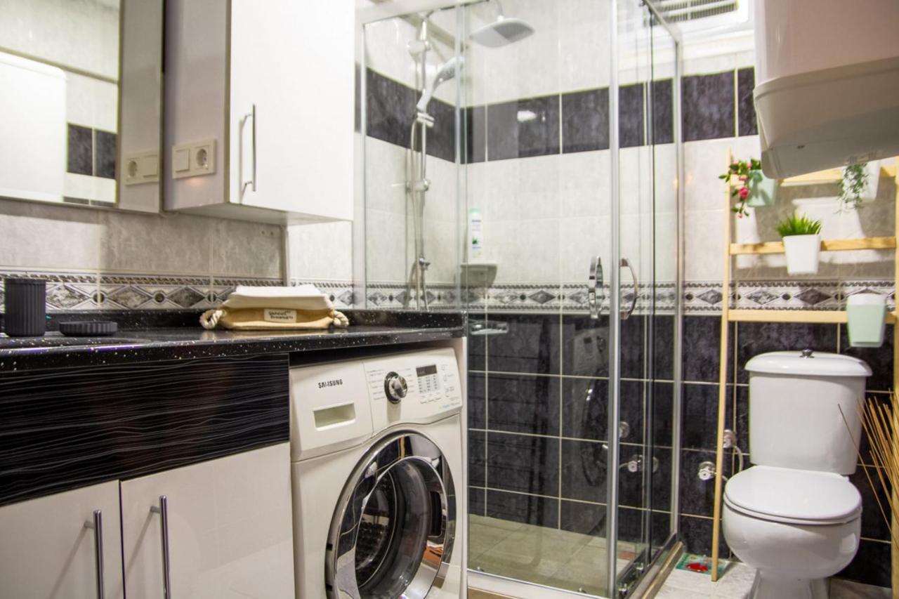 איזמיר Amazing Flat Near The Coast With A Delightful Shared Terrace Close To Public Transportation In Karsiyaka מראה חיצוני תמונה