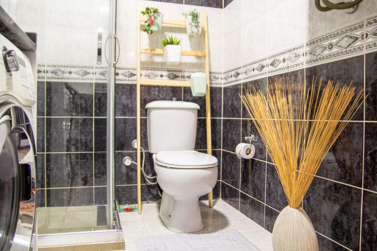איזמיר Amazing Flat Near The Coast With A Delightful Shared Terrace Close To Public Transportation In Karsiyaka מראה חיצוני תמונה